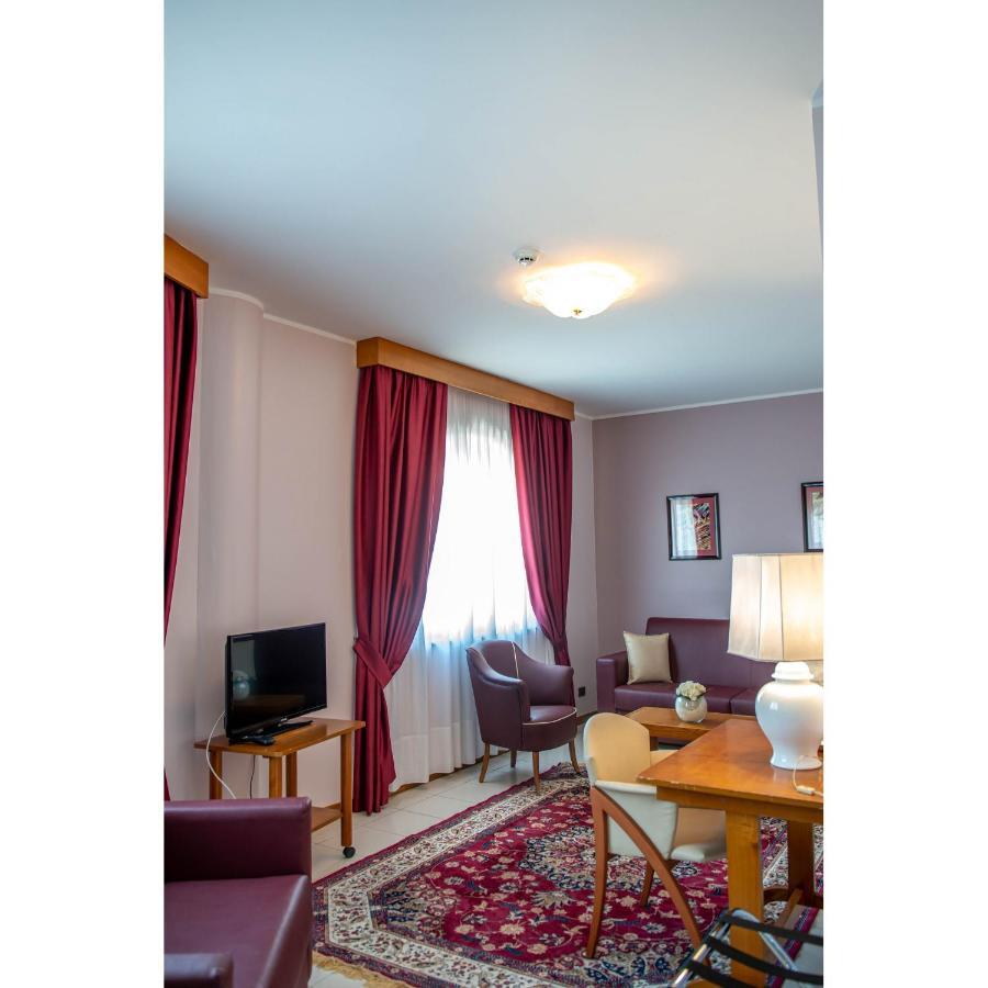 Bajamar Beach Hotel Formia Exterior photo