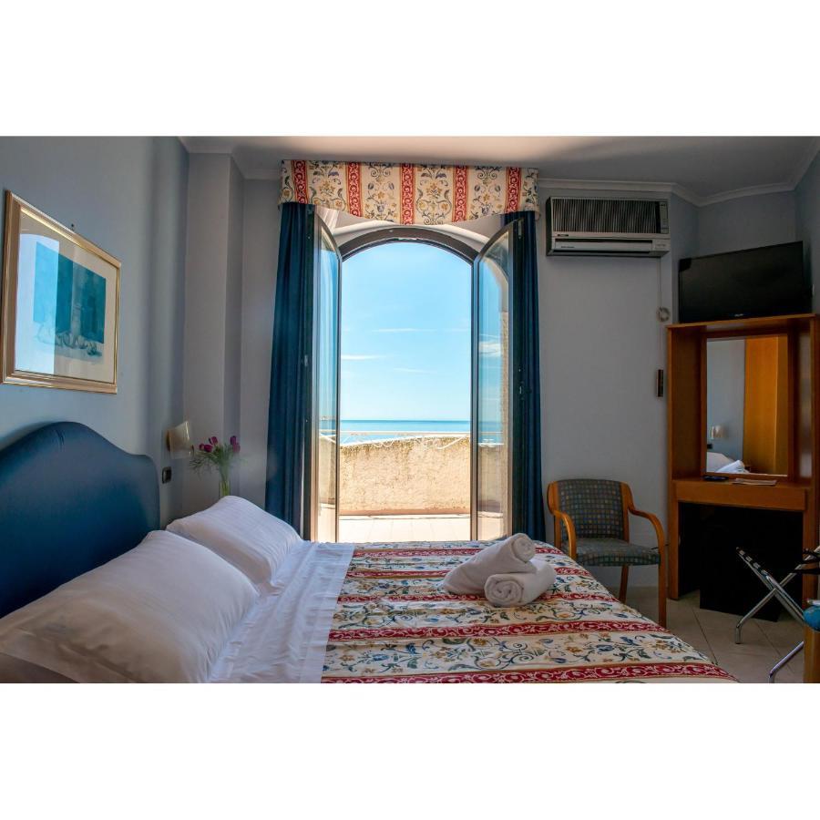 Bajamar Beach Hotel Formia Exterior photo